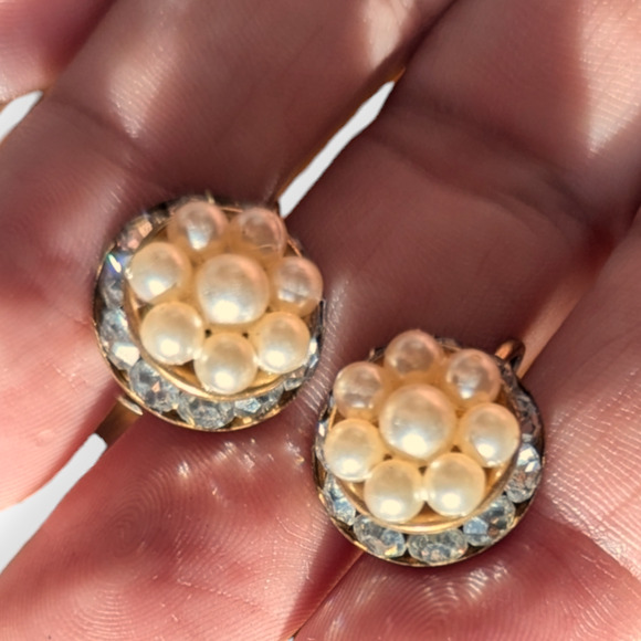 Vintage Gold tone screw-back earrings with glassine pearls and rhinestones - Picture 2 of 3